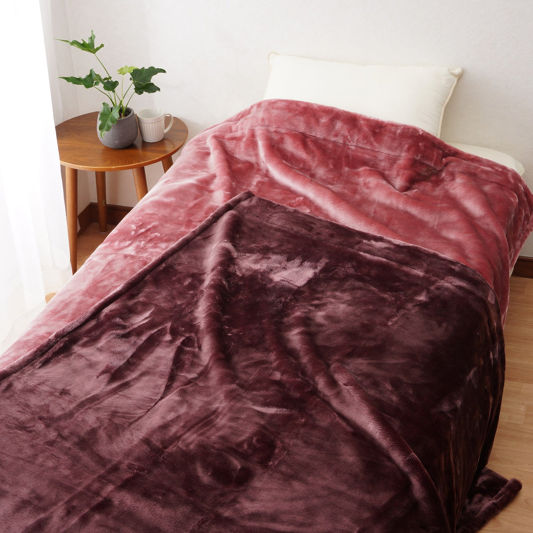 【ON℃ MORE】オンドモア　国産の吸湿発熱毛布