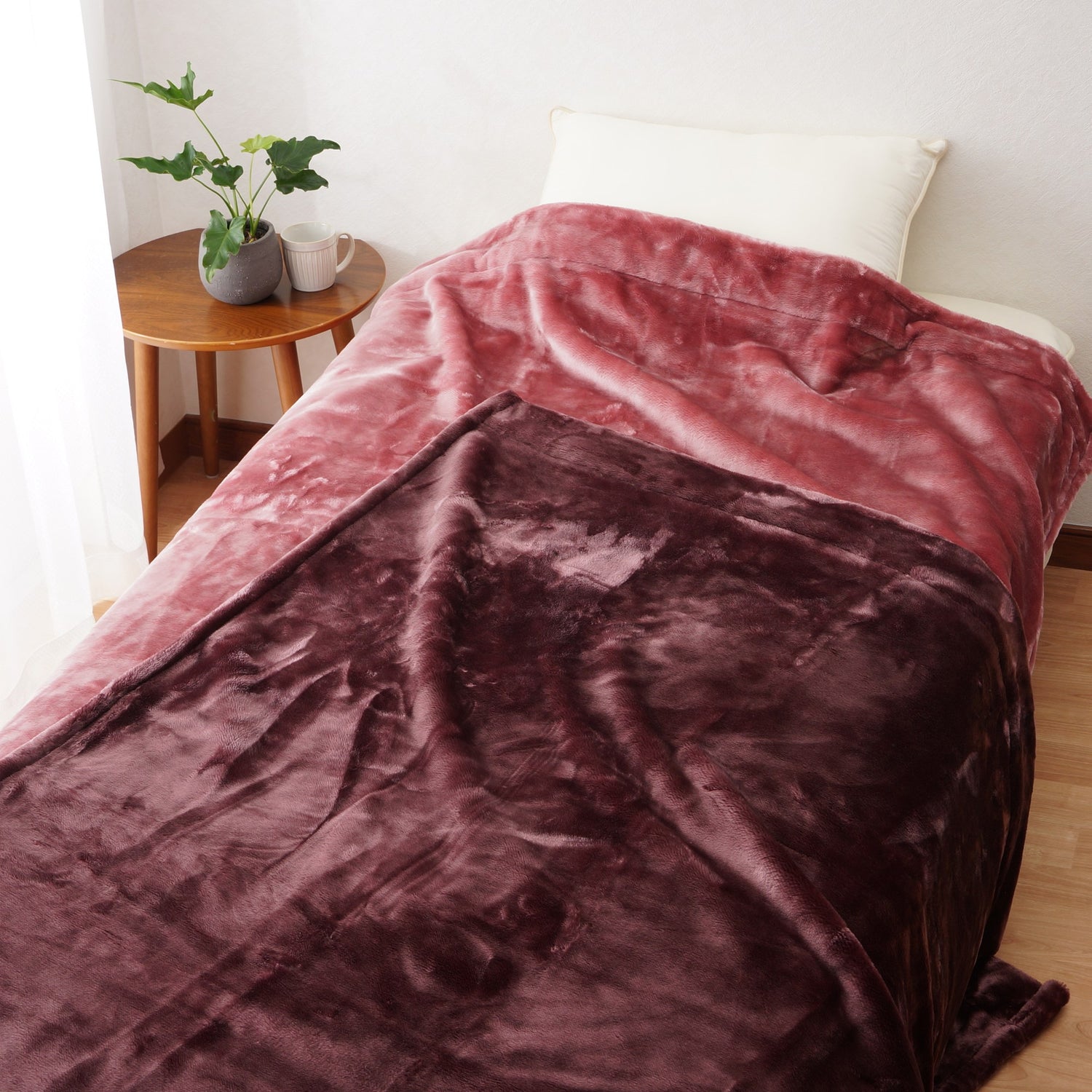 【ON℃ MORE】オンドモア　国産の吸湿発熱毛布