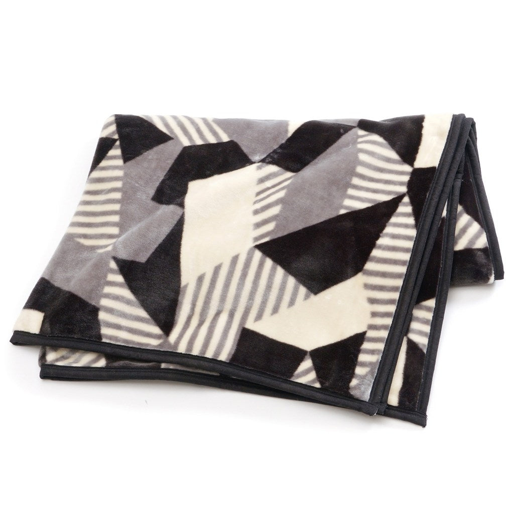 【Hykka】ヒュッカ　国産の吸湿発熱ブランケット