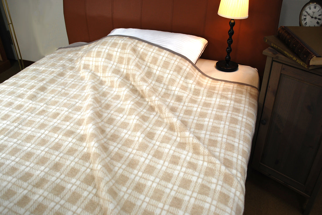 【国産】”無着色”アルパカ入りウール混綿毛布