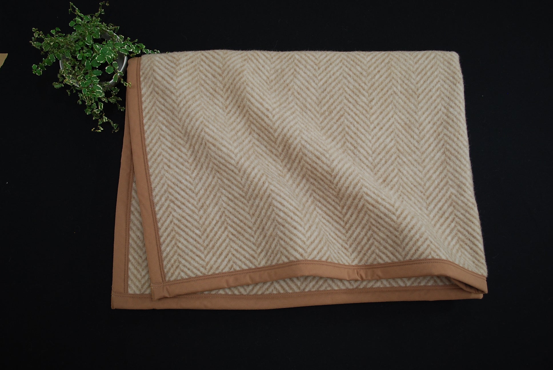 【国産】キャメル混ウール毛布 (毛羽部分)