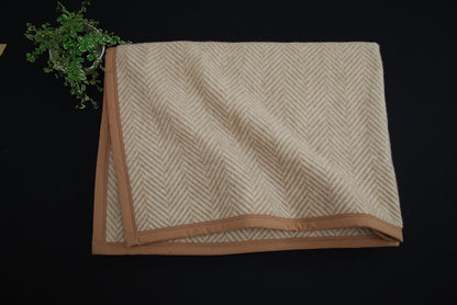 【国産】キャメル混ウール毛布 (毛羽部分)