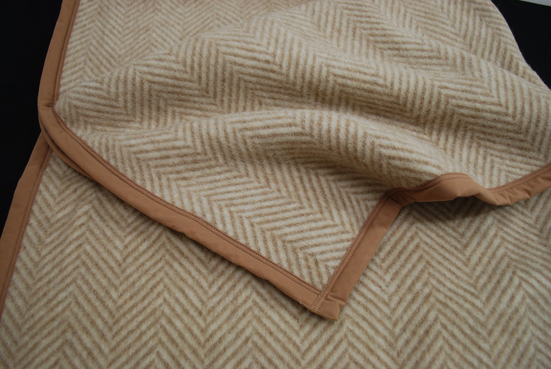 【国産】キャメル混ウール毛布 (毛羽部分)